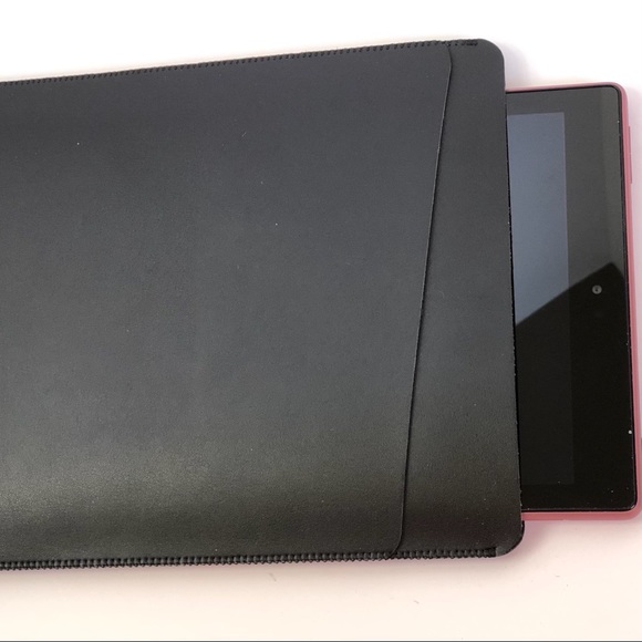 Tablet iPad leather case black tech accessory - Picture 2 of 5